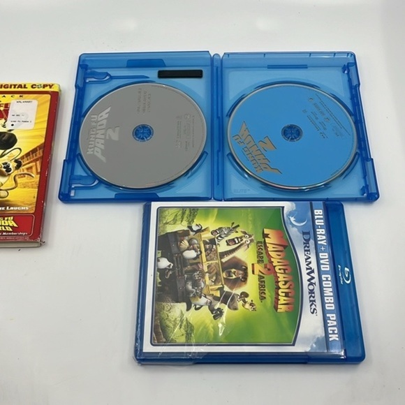 Madagascar: Escape 2 Africa & Kung Fu Panda 2/ Secrets the Masters Blu-ray Combo - Picture 2 of 4